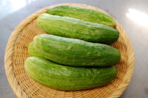 収穫があった日は自家野菜が登場。乗鞍の伝統野菜、番所きゅうり。